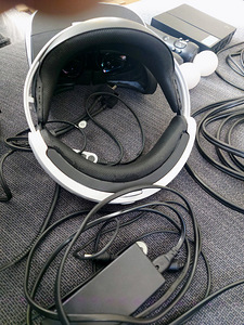 PlayStation VR + камера + 2 контроллера Move (6 фото из 6)