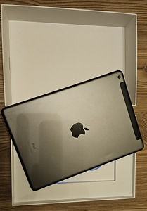Apple iPad 8th Generation (10.2-inch, Wi-Fi + Cellular) (2 foto / 5)