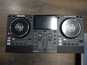 DJ-контроллер Numark Mixstream Pro (2 фото из 7)