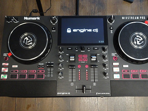DJ-контроллер Numark Mixstream Pro (5 фото из 7)
