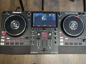 DJ-контроллер Numark Mixstream Pro (6 фото из 7)