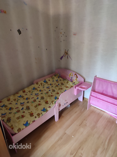 Детский шкаф с полкой и кроватью (фото #1)
