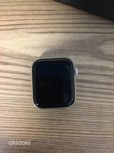 Apple Watch SE в комплект ремешок (фото #1)