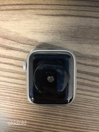 Apple Watch SE в комплект ремешок (фото #2)
