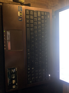 Ноутбук Asus (3 фото из 6)
