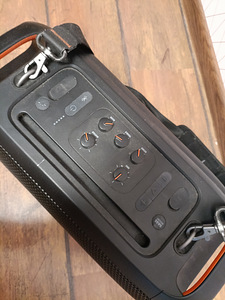 Müün JBL PARTYBOX ON-THE-GO kõlarit (8 foto / 9)