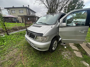 Mercedes-Vito 220 (1 foto / 14)