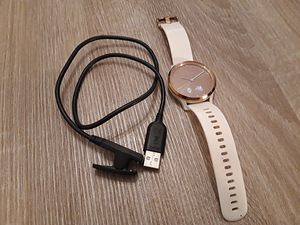 Garmin Vivomove HR Rose Gold-White hübriidnutikell (2 foto / 6)