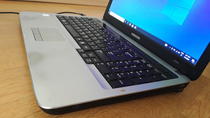 Samsung RV510 Celeron/4GB/SSD120GB (6 foto / 10)