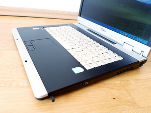Fujitsu Siemens Amilo Pro - Windows XP (6 foto / 10)