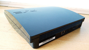Sony PlayStation 3 Slim 160GBкомплект (5 фото из 10)