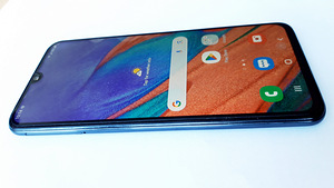 Samsung Galaxy A40 64GB (6 фото из 10)