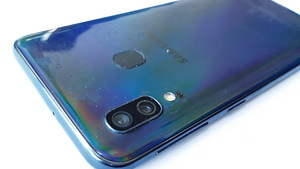 Samsung Galaxy A40 64GB (9 фото из 10)