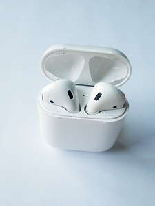 Apple AirPods gen 2 (1 foto / 4)