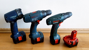 Bosch 2 akutrelli+lamp+4 akut (2 foto / 4)