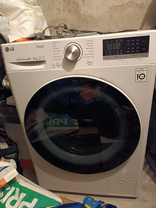 Продам стиральную машину LG Thinq 8/5 кг с сушилкой.