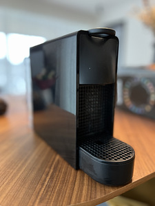 Кофемашина Nespresso (5 фото из 5)
