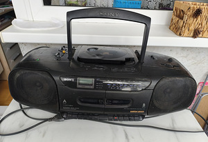 Sony CFD-110 kaasaskantav kahe kassettmängijaga magnetofon (7 foto / 8)