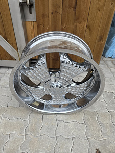 Литые диски AKUZA R22 хром (3 фото из 7)