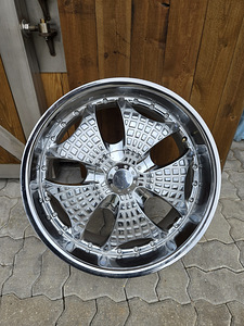 Литые диски AKUZA R22 хром (1 фото из 7)