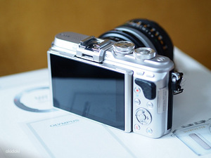 Olympus PEN E-PL8 hübriidkaamera koos objektiividega. (4 foto / 8)