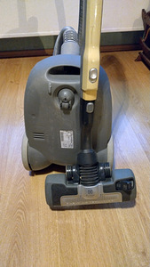 Пылесос Electrolux 1800W (3 фото из 8)