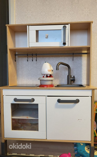 Ikea mängu köök ,kaasas annan erinevad köögi mänguasjad,kõik
