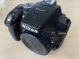 Nikon D5300 objektiivi ja lisaakudega (2 foto / 6)