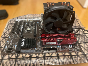 Used computer parts for a gaming computer. (8 foto / 10)