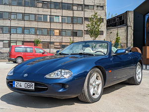 Jaguar XK8 Cabrio 4.0 V8 (2 foto / 15)