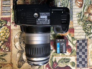 Digikaamera Canon EOS D400 ilma objektiivita (see eraldi) (5 foto / 5)