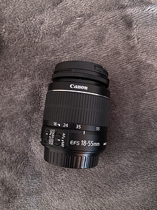 Фотоаппарат Canon EOS 2000D + объектив (3 фото из 5)