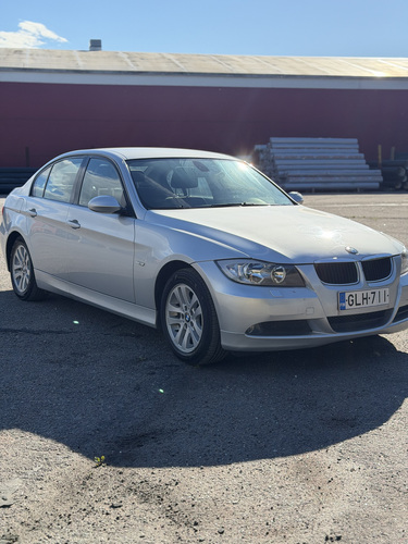 BMW 320i