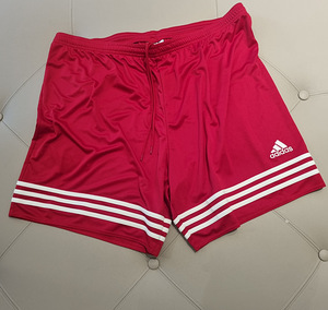 Шорты Adidas (1 фото из 2)