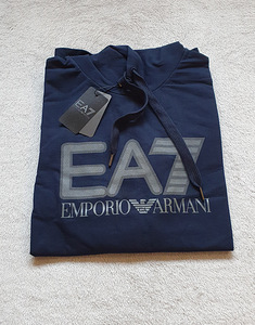 Armani (4 foto / 5)
