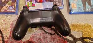 Ps4 Pro + 4 mängud (3 foto / 5)