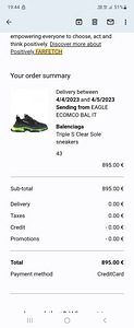 Balenciaga triple s (4 foto / 4)