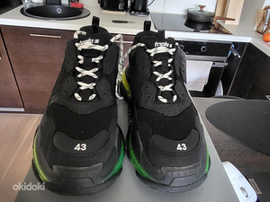 Balenciaga triple s 43 size (4 foto / 4)