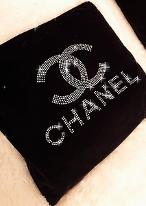 Chanel padjakatted-must samet kristallidega 2 tk