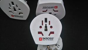 UK US AU universaal adapter EU euro pesale (2 foto / 3)