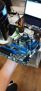 Материнская плата MSI (2 фото из 4)