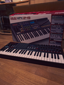 Akai MPK249 Midi Keyboard