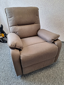 Uus recliner tugitool, kiikuv, pöörlev (1 foto / 7)
