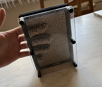 Ящик для игрушек Pin-art с металлическими стержнями