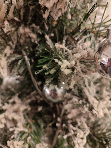 Väike kunstlumega lauajõulupuu (4 foto / 5)