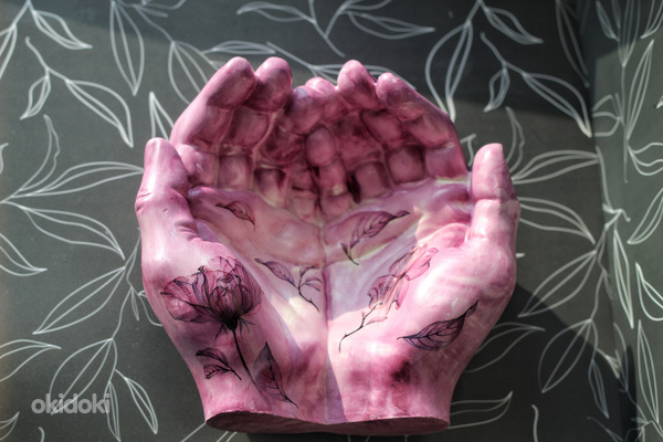 Подставка "Руки" с цветами (фото #1)