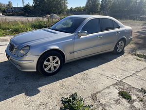 Mercedes-BENZ w211 avangarde 2,7cdi (3 foto / 9)