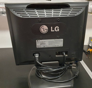 Monitor LG 566LM 15" (2 foto / 3)