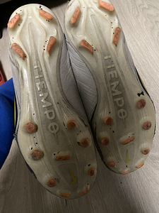 Футбольные бутсы Nike (3 фото из 3)