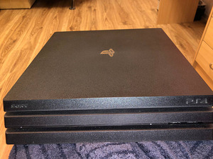Konsool PS 4 Pro 1 TB + 2 kontrollerit (1 foto / 5)